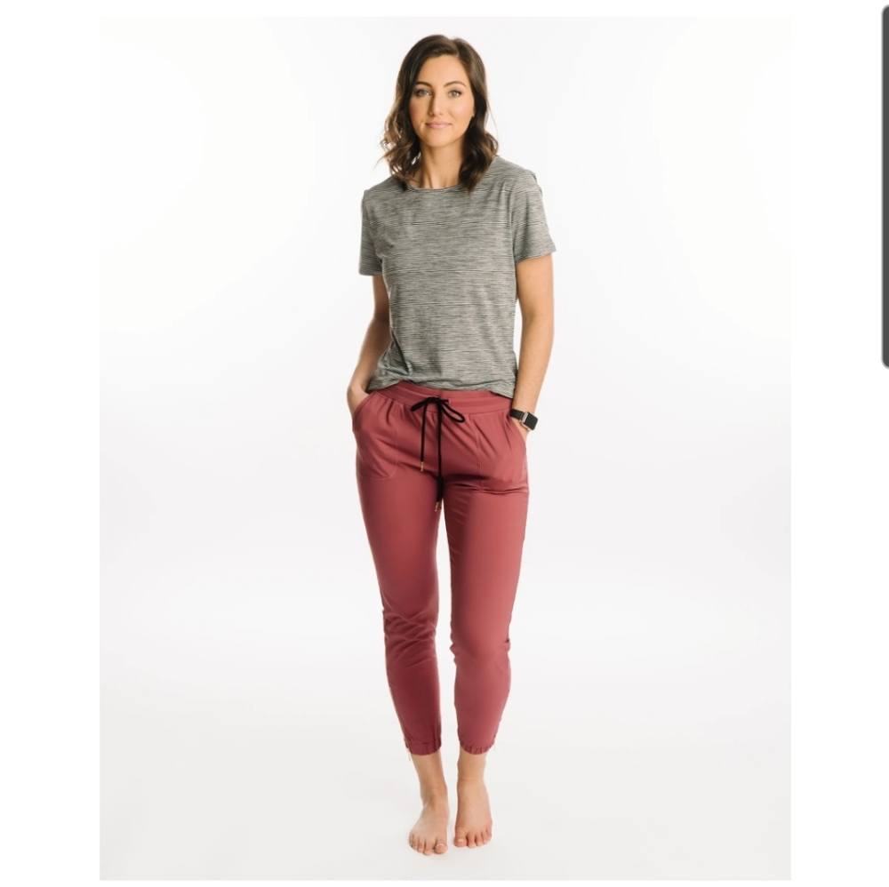LARGE Zyia mutes mulberry peak zipper joggers. GUC